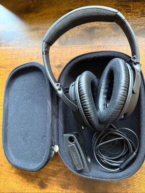 Bose Over-Ear Headphones in Black with Carry Case